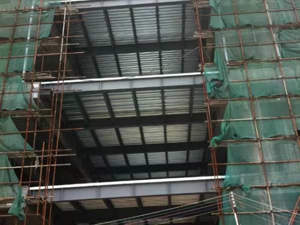 鋼結(jié)構(gòu)室外走廊施工圖片